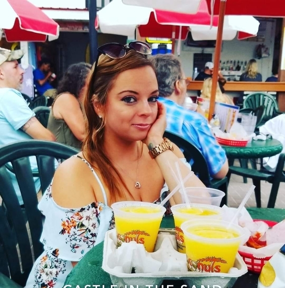 amy_demas